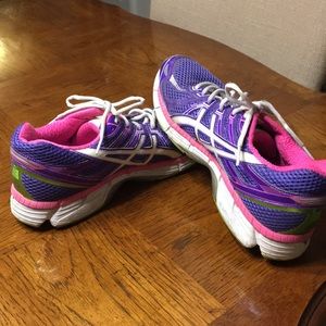 Ladies ASICS gel sneakers